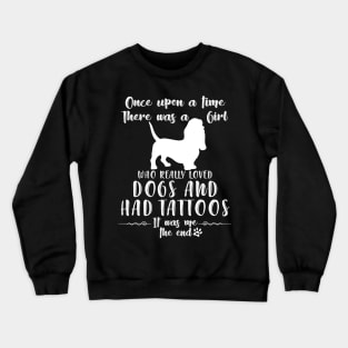 I'M A Girl Who Really Loved Basset Hound & Had Tatttoos Crewneck Sweatshirt